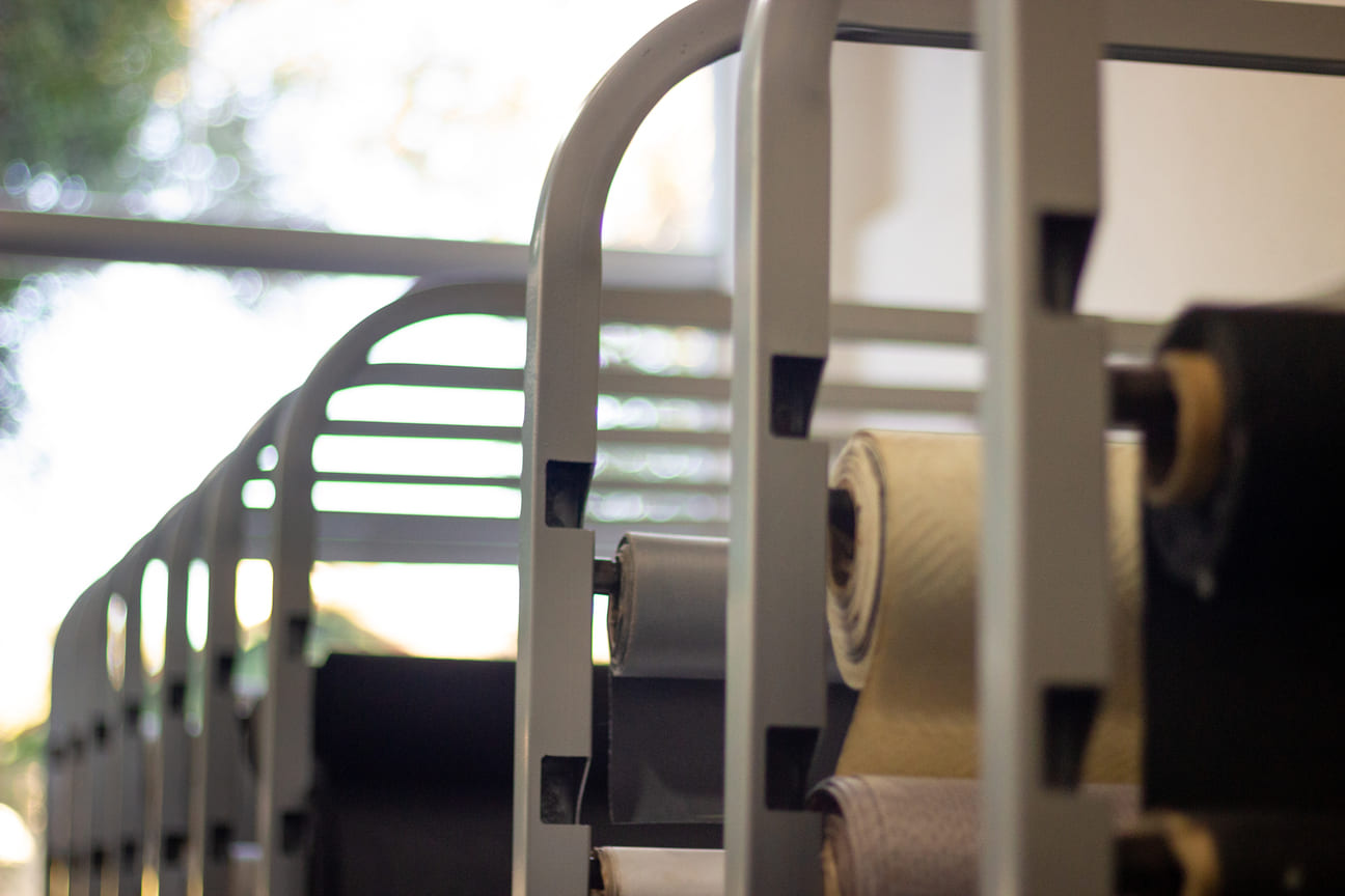 EXPOSITOR PARA ROLOS DE TECIDOS